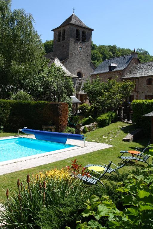 Logis Hotel Restaurant L'Auberge Du Chateau Muret-le-Château エクステリア 写真