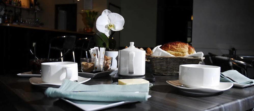 Logis Hotel Restaurant L'Auberge Du Chateau Muret-le-Château エクステリア 写真