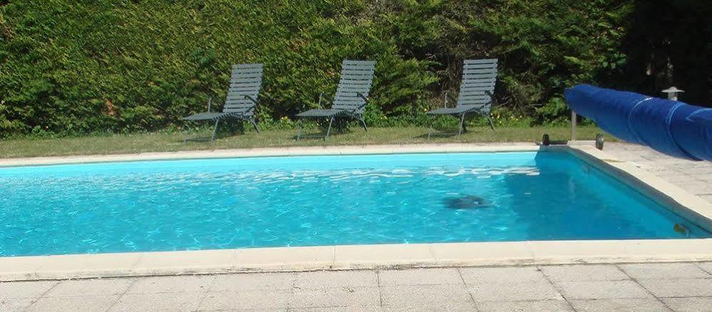 Logis Hotel Restaurant L'Auberge Du Chateau Muret-le-Château エクステリア 写真
