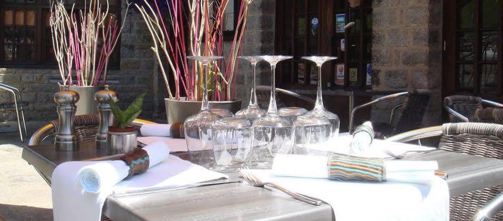 Logis Hotel Restaurant L'Auberge Du Chateau Muret-le-Château エクステリア 写真